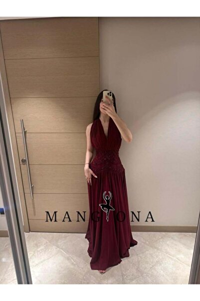 MANGONA Luxurious long evening dress in a burgundy color, made of soft chiffo...
