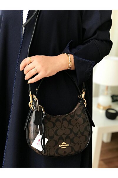 GGGG Women's handbag with an attractive, modern design