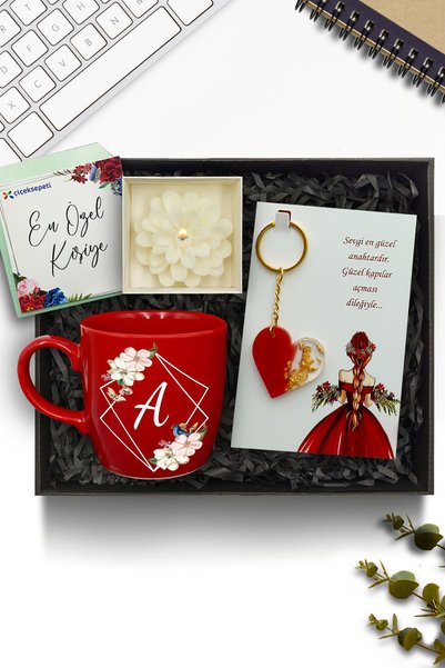 As Gift Kişiye Özel Kırmızı Kupa & Çiçek Temalı Mum & Kalpli Kırmızı Anahtarlık Hediye Seti
