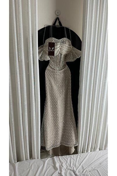 Ora Beige dress with a garter belt and Lul embroidery