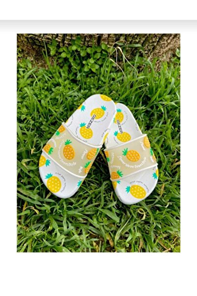 GEZER Детски бели пантофки с ягодов мотив