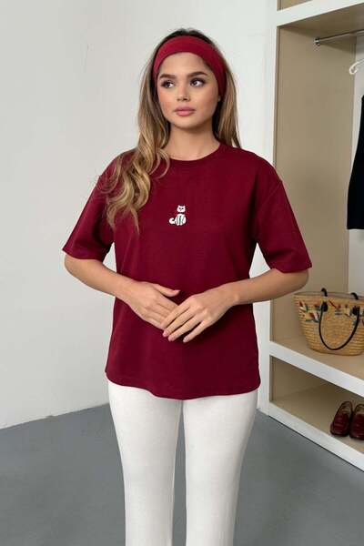 GİYSA تي شيرت نسائي برقبة دائرية مطرز بتصميم قطة بخيطين أحمر كلاريت - 26Y 26605