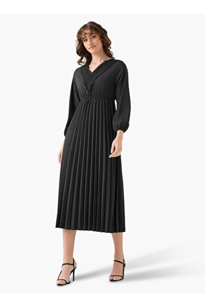 FAV Pleated Midi Dress with Lace Detail