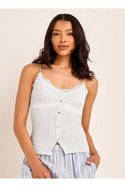 FAV قميص داخلي مزين بالدانتيل