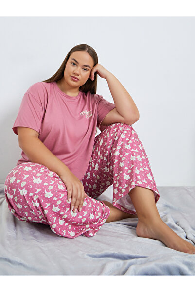 Styli Plus Size Pink Moon Print T-Shirt and Pyjama Set