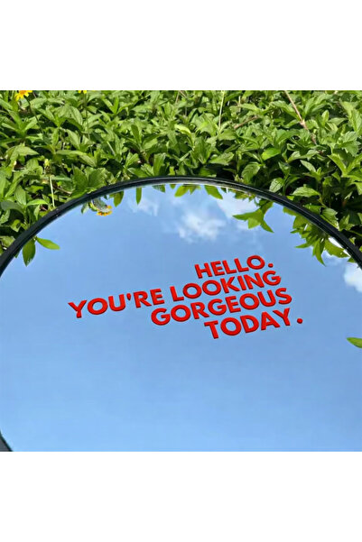 AtölyeMatris Zdravo, izgledaš prelepo danas Ayna Label Sticker - crvena