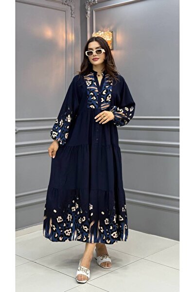 Cannes فستان طويل بتفاصيل نمط الفهد من يانا، فستان باللون الأزرق الداكن