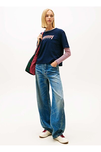 Tommy Jeans Yuvarlak Yaka Baskılı Lacivert Kadın T-Shirt TJW BXY TOMMY APPLIQ...
