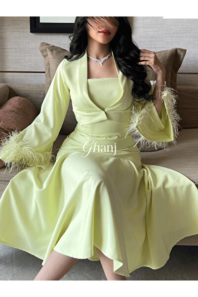Ghanj Fashion Lemon-colored dress with feather sleeves