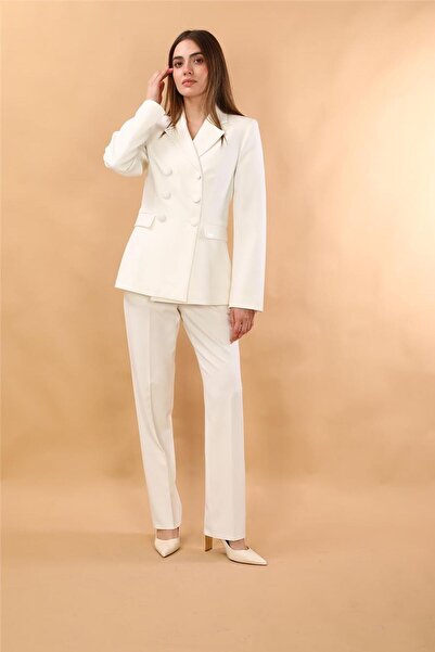 ÖNDER ÖZSOY Düğmeli Klasik Blazer Ceket & Cepli Boru Paça Pantolon Kadın Takı...