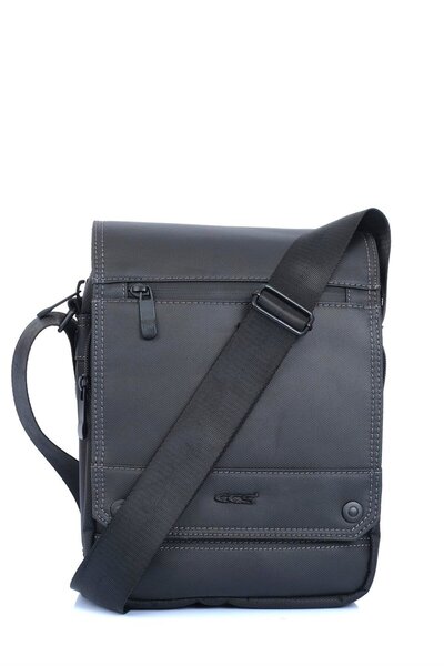 ÇÇS Μαύρη τσάντα ώμου μεσαίου μεγέθους με κάλυμμα και λουράκι χιαστί 31118