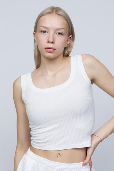 OBJE قميص داخلي نسائي أبيض اللون بحمالات سميكة