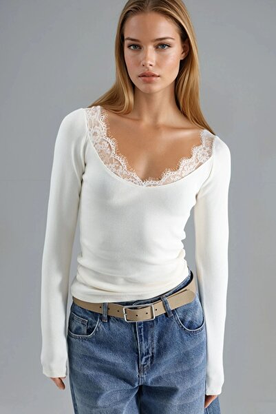 Hiccup Bluză BUSEM cu decolteu în V și detalii din dantelă