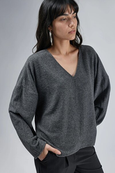 Hiccup Busem V-Neck Long Sleeve Blouse