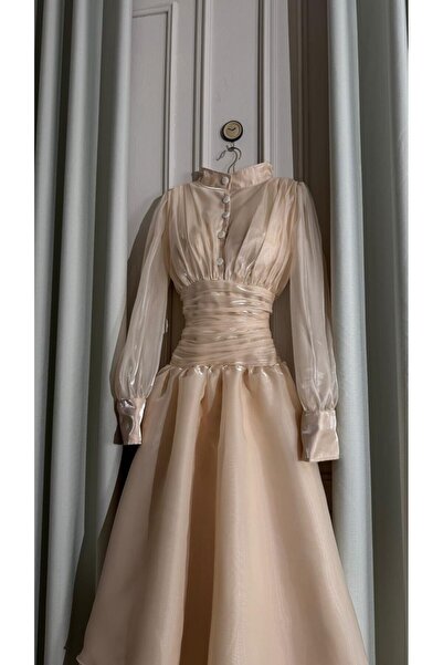 ainaqat aljawhara Noura's dress