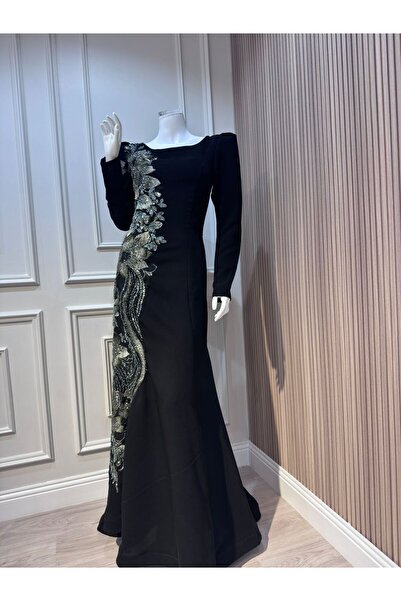 ainaqat aljawhara Nebula dress