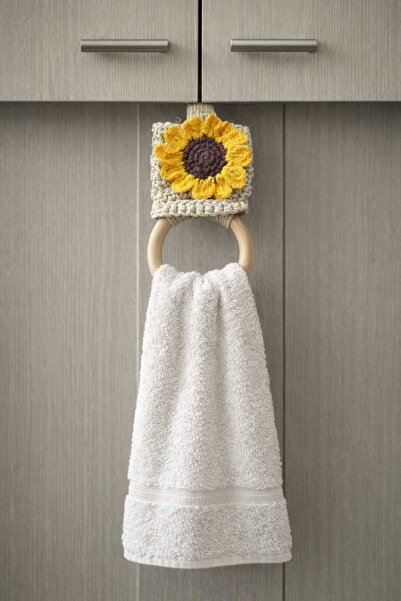 atamergrup El Yapımı Ayçiçeği Desenli Ahşap Halka Havluluk – Örgü Askılı Deko...