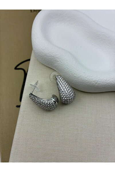 Hedef Bijuteri أقراط فضية اللون على شكل قطرة ماء مرصعة بحجر الزركون