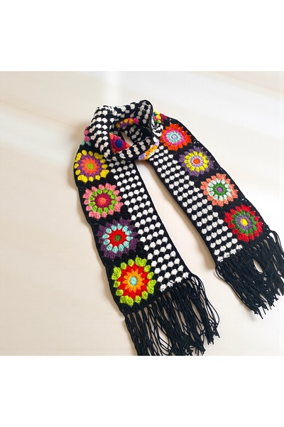 satürn hobi örgü tasarım Black Bohemian Tasseled Scarf with Knitted Colorful Motifs