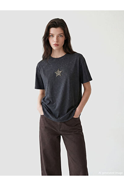 LC Waikiki Çelebi Store'dan Kaliteli Parçalar Oval Yaka Yıldız İşlemeli Kadın...