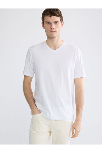 LC Waikiki Rmz Gi̇yi̇m Farkiyla V Dikim Combed Cotton Men's T-Shirt