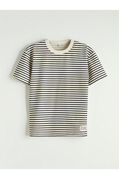 LC Waikiki Çelebi Store'dan Kaliteli Parçalar Oval Yaka Çizgili Erkek Çocuk T...