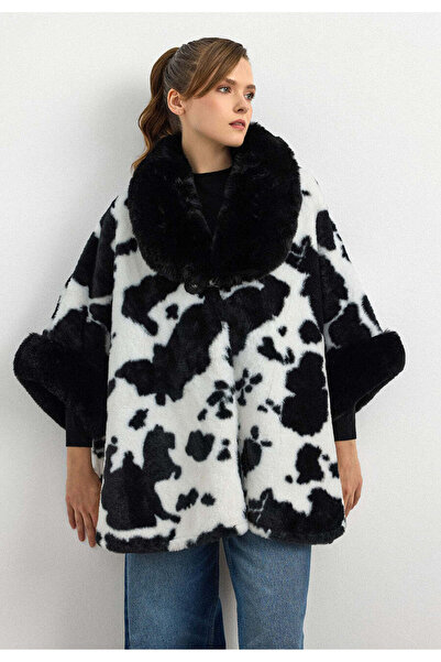 Ranasubaşı Black–White Patterned Oversized Poncho with Fur Detail