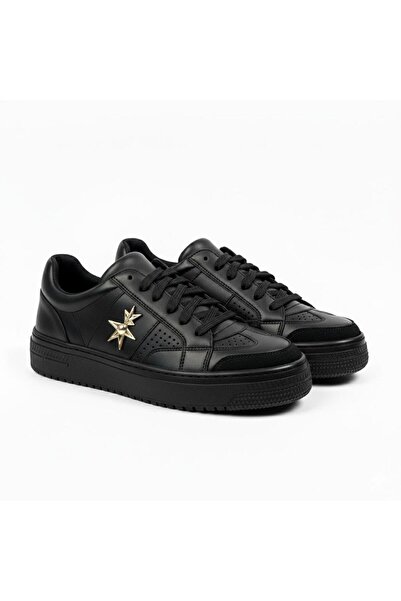 AZR Αθλητικά sneakers με χοντρή σόλα για άνετο και ευκολοφόρετο βάδισμα.