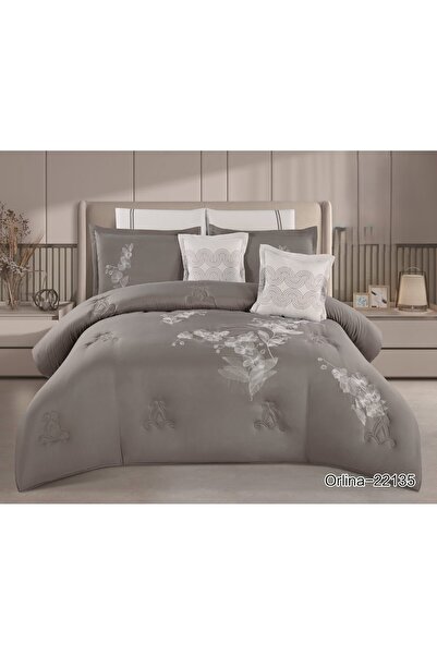 xi Duo Duo A summer double bedsheet set with a royal embroidered design, offe...