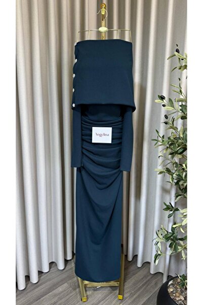 Angelinaa Abrial's dress