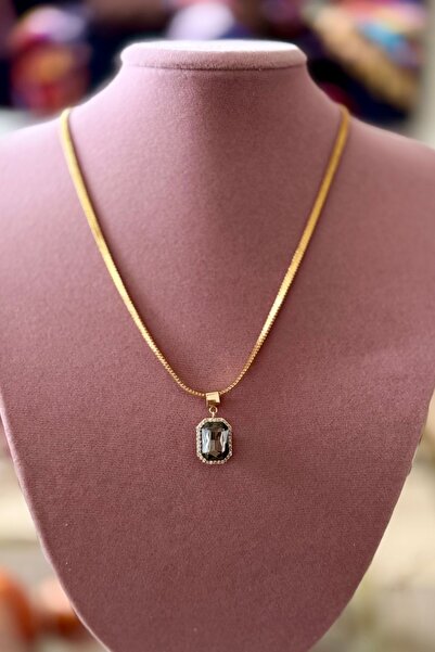 Trendy Butik قلادة سوليتير مربعة الشكل من الحجر الرمادي الفولاذي