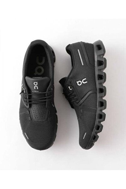 Generic Men's black athletic sneakers