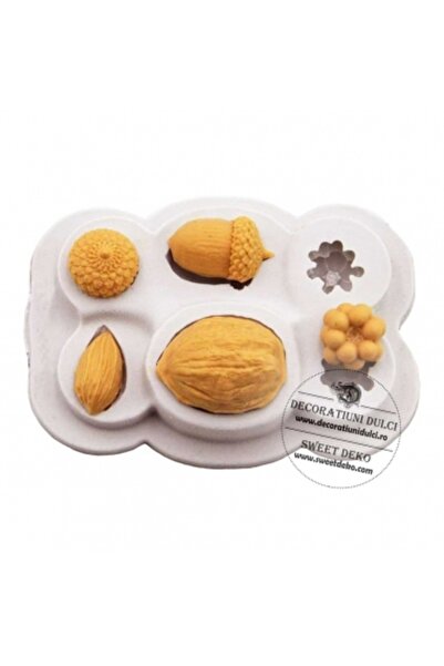 Decoratiuni Dulci Mulaj nuca, ghinda, migdala si afine