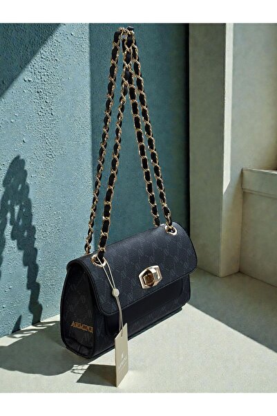 Armine 426 GEANTĂ CROSSBODY CU DETALII DE LANȚ ȘI CAPAC PENTRU FEMEI 426