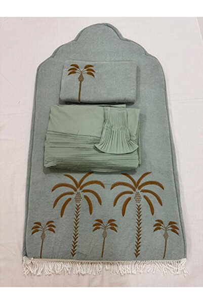 Greenko A luxurious royal carpet set with traditional Abu Nakhla embroidery (...