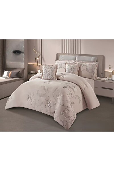 xi Duo Duo A summer double bedsheet set with a royal embroidered design, offe...