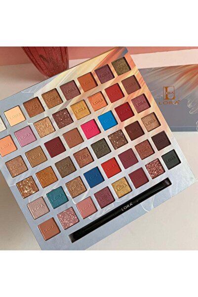 Lora Multiple eye shadows