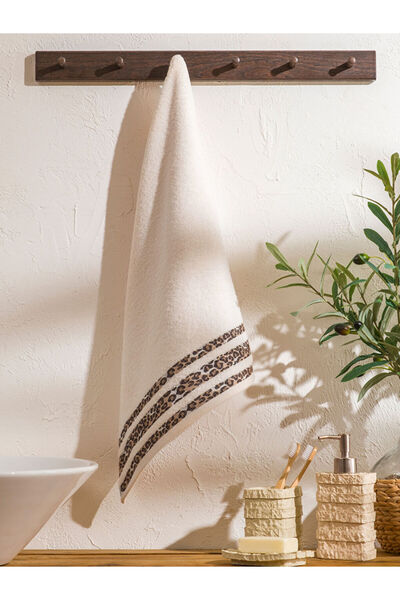 LC Waikiki Rmz Gi̇yi̇m Farkiyla Striped Face Towel 50X80 cm