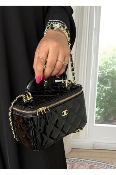 Chanel حقيبة مكياج سوداء لامعة