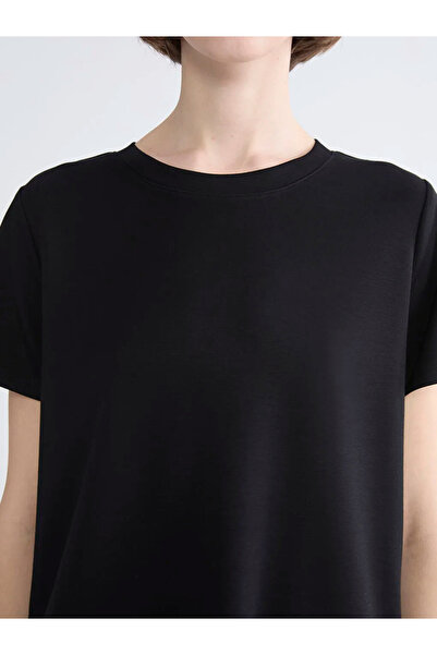 LC Waikiki Μαύρο γυναικείο μπλουζάκι με λαιμόκοψη ποδηλάτου και απαλή υφή