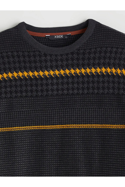 LC Waikiki سترة تريكو مخططة للرجال من أنثراسايت برقبة دائرية