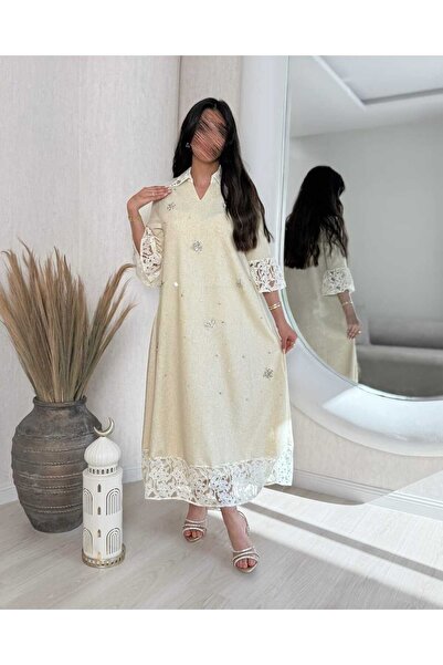 LITSHE A jalabiya embroidered with crystals and adorned with elegant pearls
