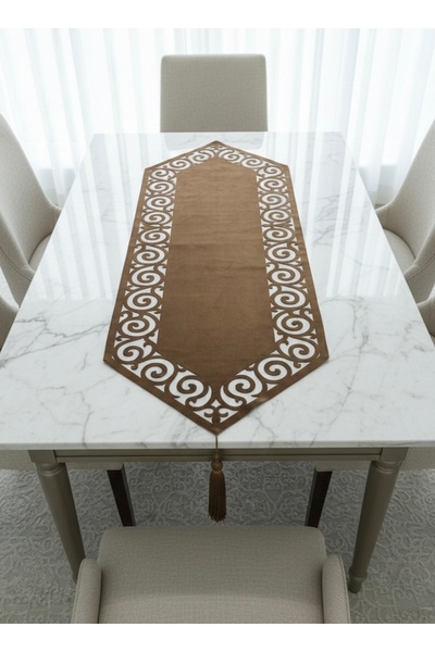 MİNOZA مفرش طاولة زخرفي من قماش المخمل بتفاصيل من التول والشراشيب من موديل إن...