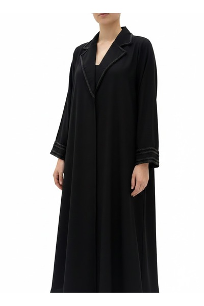QUMRA Practical abaya with a slit in the sleeve