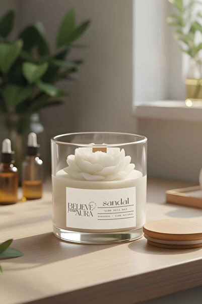 Believe Your Aura Beyaz Şakayık Dekorlu Mum - Doğal Soya Mumu Sandal Ağacı Ko...