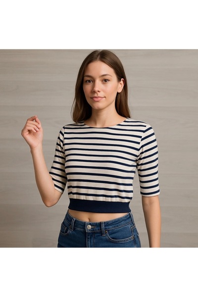 DAİSİES بلوزة قصيرة مخططة بأكمام مزمومة