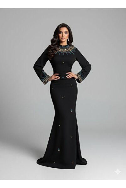Diva style Black evening dress with elegant embroidery