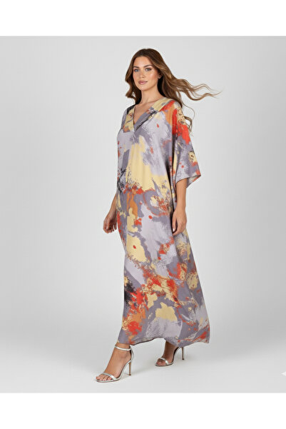 MQ Luxurious kaftan with a V-neck