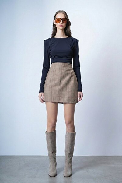 VAGGON Crew Neck Sandy Crop Blouse with Accessory and Draped Detail