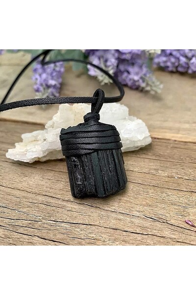 Ezera Șnur din piele Niran cu pandantiv din cristal de turmalină neagră brută...